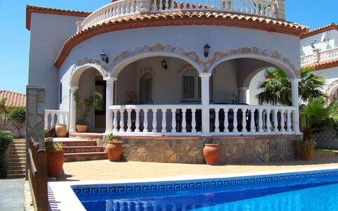 Villa Roberto: Water, Plant, Sky, Property, Furniture, Swimming Pool, Azure, Outdoor Furniture, Shade, Building