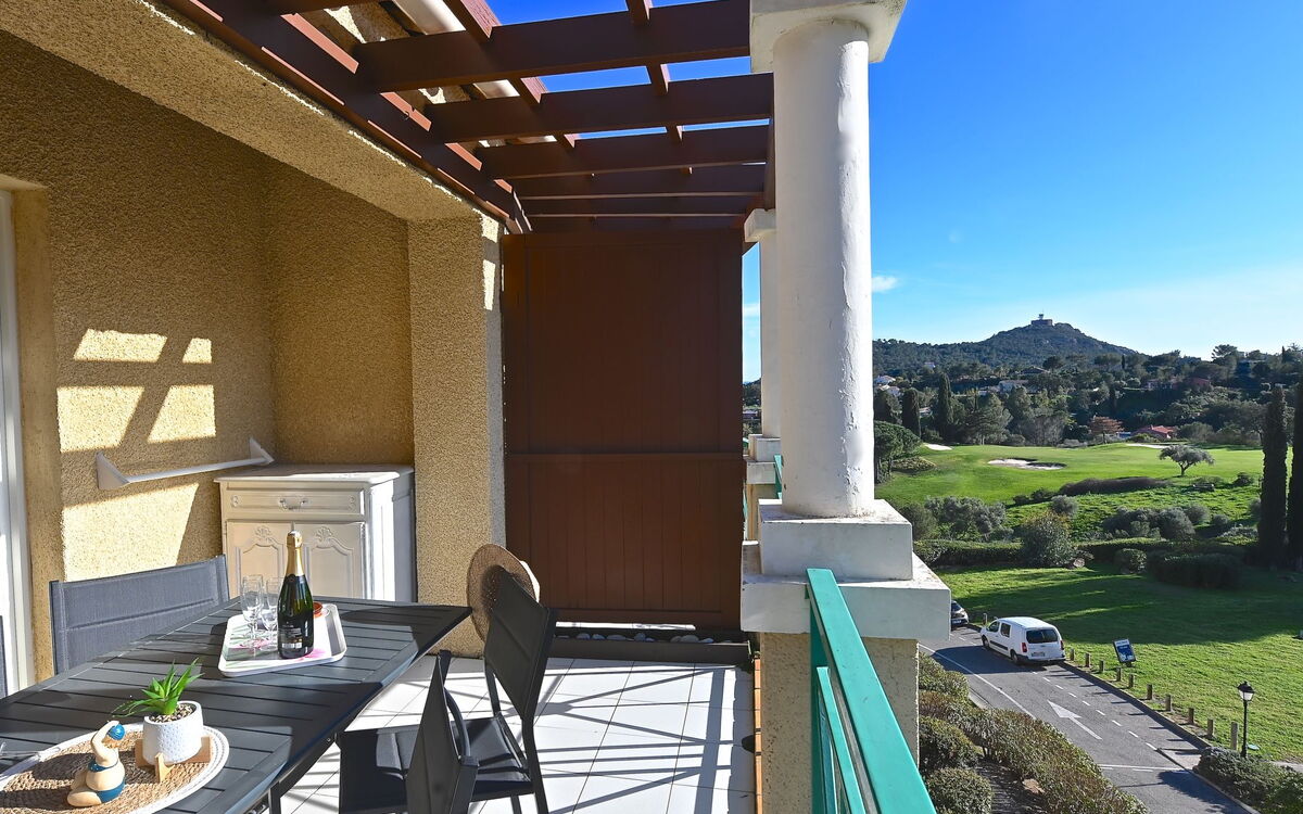 Accommodation:&nbsp;Le Belvédère (R8 327) 300.31
