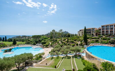 Agay Village Cap Esterel 300: Water, Cloud, Plant, Sky, Water Resources, Property, Building, Azure, Swimming Pool, Tree