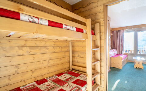 Val Thorens 200: Building, Wood, Flooring, Window, Floor, Hardwood, House, Comfort, Ceiling