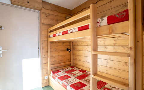 Val Thorens 200: Property, Building, Wood, Flooring, Floor, Wall, House, Hardwood, Wood Stain, Ceiling