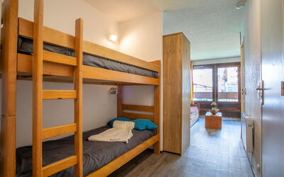 Accommodation:&nbsp;Névés 150 200.5