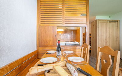 Accommodation:&nbsp;Névés 150 200.5