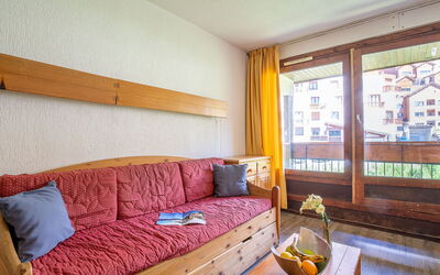 Accommodation:&nbsp;Névés 150 200.5