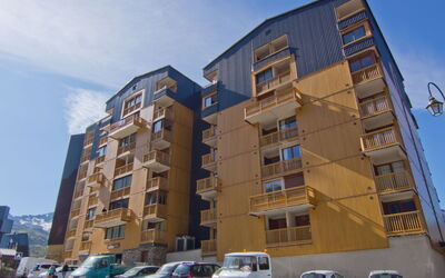 Val Thorens 250: Plant, Furniture, Property, Window, Chair, Building, Wood, Lighting, Flowerpot, Architecture