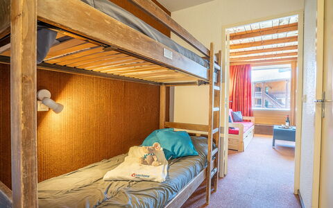 Val Thorens 300: Furniture, Property, Building, Comfort, Wood, Bed Frame, Lighting, House, Interior Design, Bed