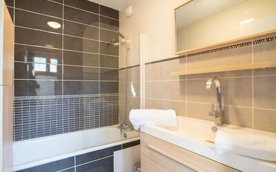 Accommodation:&nbsp;Lac Blanc 704 300.3