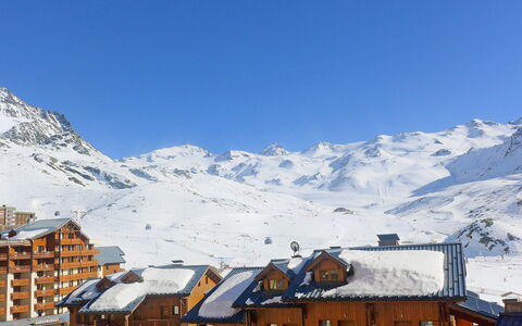 Val Thorens 350: Sky, Mountain, Snow, Building, Highland, Cloud, Slope, Landscape, Mountainous Landforms, Geological Phenomenon