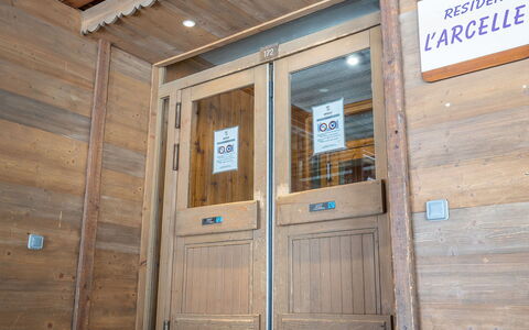 Val Thorens 550: Plant, Furniture, Property, Window, Chair, Building, Wood, Lighting, Flowerpot, Architecture