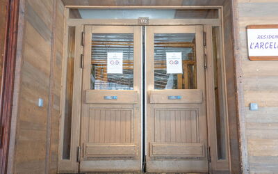 Val Thorens 550: Plant, Furniture, Property, Window, Chair, Building, Wood, Lighting, Flowerpot, Architecture