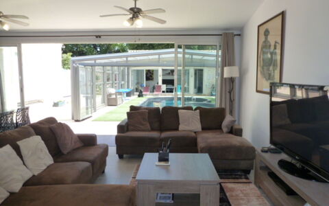 Logis de la Castagne: Furniture, Couch, Interior Design, Flooring, Floor, Living Room, Ceiling, Room, Home