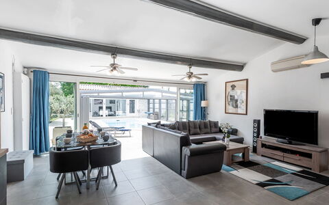 Logis de la Castagne: Plant, Water, Property, Furniture, Building, Table, Window, Azure, Chair, Interior Design