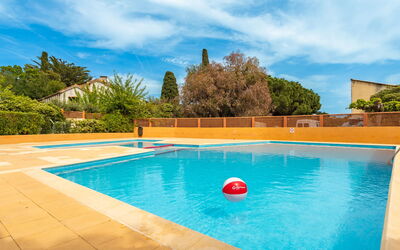 Le Lavandou 136: Water, Cloud, Sky, Property, Plant, Swimming Pool, Azure, Tree, Rectangle, Leisure