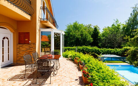 Szabo: Water, Plant, Building, Daytime, Property, Sky, Swimming Pool, Azure, Tree, Body Of Water
