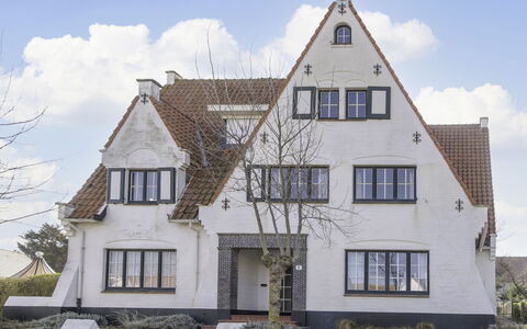 De Haan 410: Sky, Plant, Building, Daytime, Property, Tree, Urban Design, Neighbourhood, Residential Area, Woody Plant