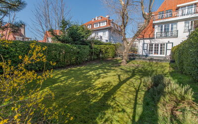 Jong & Blij 2 Ground Floor with Garden 410.2: Plant, Sky, Building, Property, Window, Nature, Natural Landscape, Leaf, House, Tree