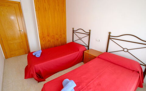 Pasarela: Comfort, Textile, Wood, Interior Design, Flooring, House, Floor, Building, Bed Frame, Hardwood