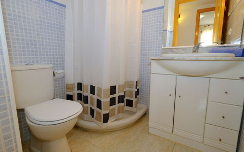 Pasarela: Mirror, Bathroom Cabinet, Plumbing Fixture, Tap, Property, Sink, Cabinetry, Purple, Product, Bathroom
