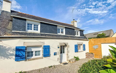 Ty Bihan: Blue, Roof, Cottage, Home, Door, Sash Window, Driveway, Paint, Siding