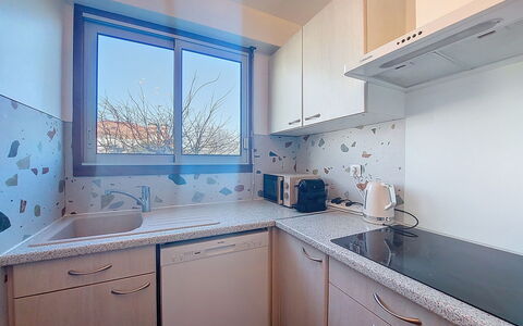 Maris Stella: Kitchen Sink, Countertop, Kitchen, Sink, Plumbing Fixture, Interior Design, Tap, Flooring, Floor, Apartment