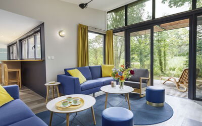 Cottage Vip Nouveau Design 601.12: Table, Furniture, Property, Plant, Building, Window, Chair, Sky, Azure, Interior Design