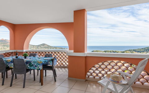 Agay Village Cap Esterel 600: Water, Sky, Building, Azure, Mountain, Tree, Architecture, Body Of Water, Lake, Neighbourhood