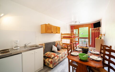 Accommodation:&nbsp;Cosmos 120.9