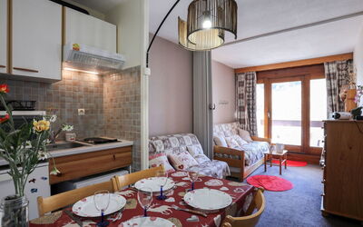 Accommodation:&nbsp;Cosmos 120.8