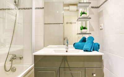 Accommodation:&nbsp;Cosmos 120.1