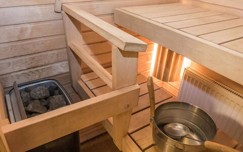 Länsirinne B5: Wood, Snow, Cottage, Winter, Roof, Home, Freezing, Log Cabin, Siding, Slope