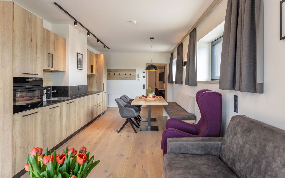 Accommodation:&nbsp;Emma Deluxe Aparthotel 270.12