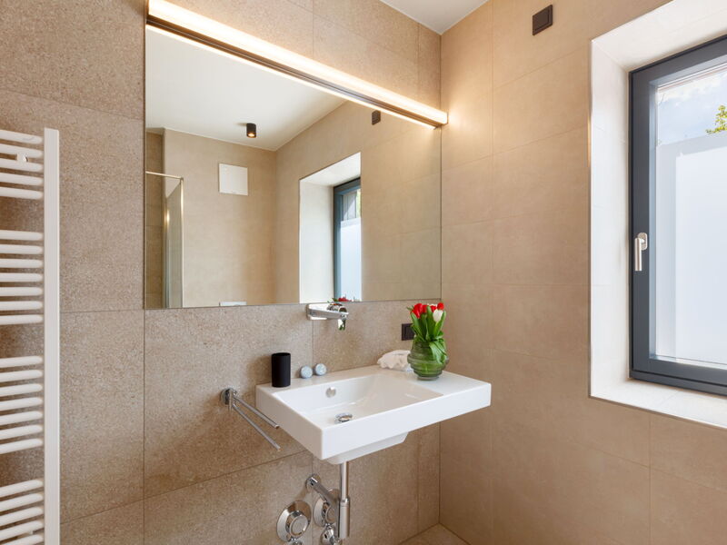 Accommodation:&nbsp;Emma Deluxe Aparthotel 270.8