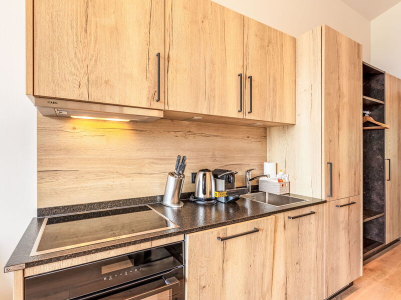 Accommodation:&nbsp;Emma Deluxe Aparthotel 270.14