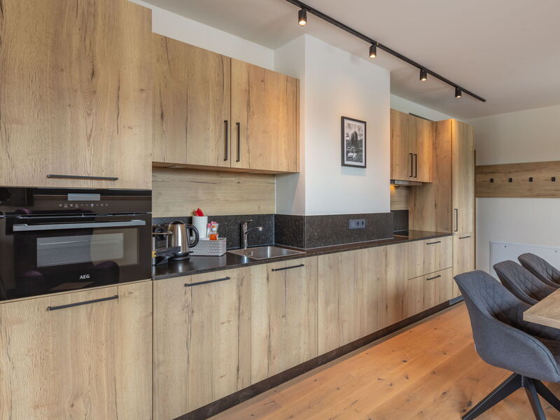 Accommodation:&nbsp;Emma Deluxe Aparthotel 270.12