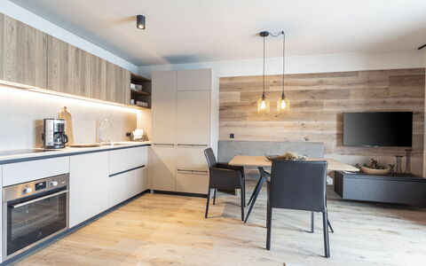 Westendorf 400: Building, Plant, Property, Window, Land Lot, Urban Design, Landscape, Neighbourhood, Grass, Leisure