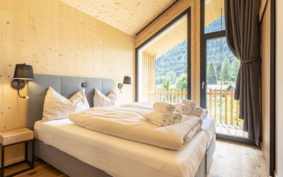 Biberwier 200: Furniture, Property, Building, Comfort, Wood, Bed Frame, Textile, Interior Design, Lamp, Shade