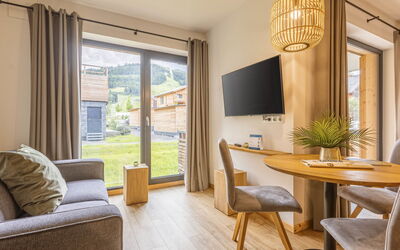 Studio mit Balkon 170.3: Table, Furniture, Plant, Wood, Architecture, Interior Design, Comfort, Living Room, Chair, Shade