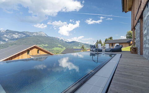 Haus 160: Cloud, Sky, Water, Building, Daytime, Azure, Mountain, Swimming Pool, House, Leisure