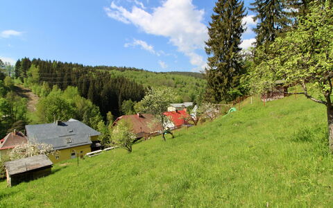 Hillside Lodge & Garden: Water, Plant, Building, Daytime, Property, Sky, Swimming Pool, Azure, Tree, Body Of Water