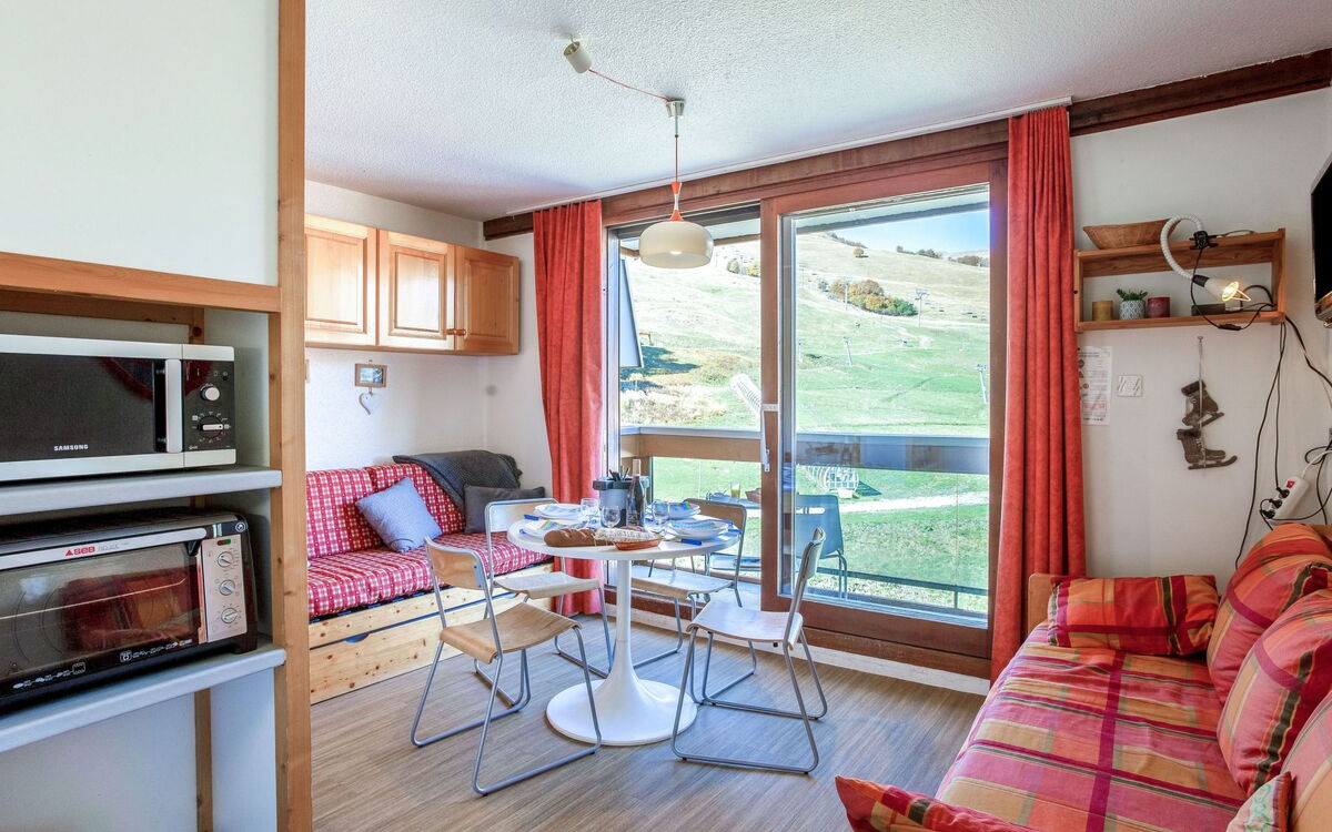 Accommodation:&nbsp;Vostok Zodiaque 800.42