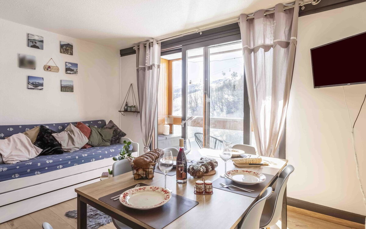 Accommodation:&nbsp;Vostok Zodiaque 800.91