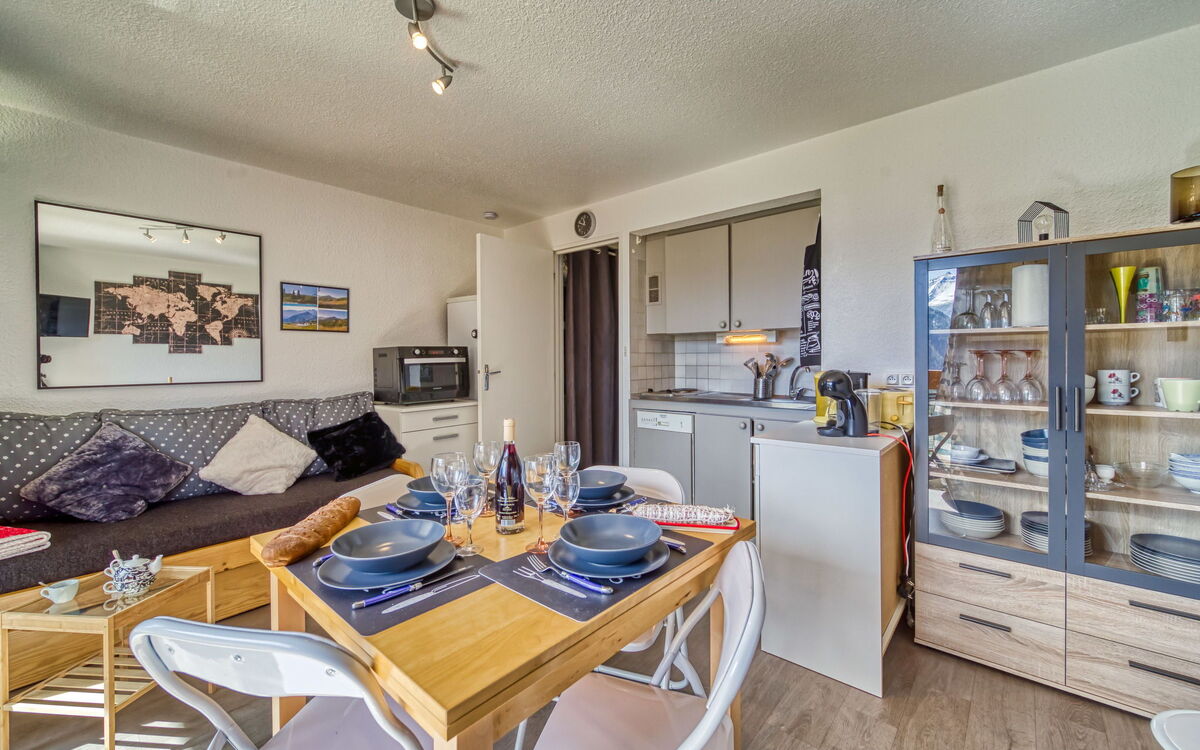 Accommodation:&nbsp;Vostok Zodiaque 800.92