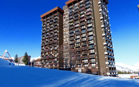 Le Corbier 800: Sky, Building, Property, Blue, Snow, Window, Tower Block, House, Condominium, Urban Design