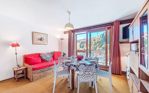 Accommodation:&nbsp;Vostok Zodiaque 800.70