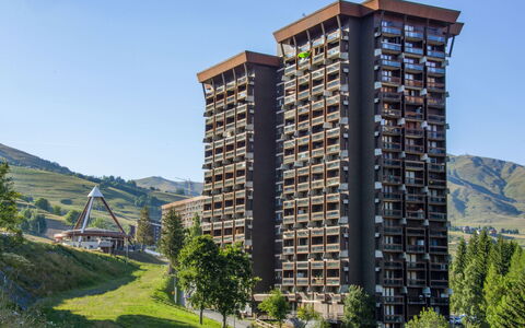 Le Corbier 800: Sky, Building, Plant, Daytime, Mountain, Tower Block, Tree, Urban Design, Condominium, Biome