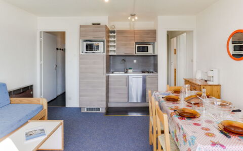 Accommodation:&nbsp;Vostok Zodiaque 800.56