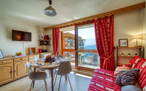 Accommodation:&nbsp;Vostok Zodiaque 800.79