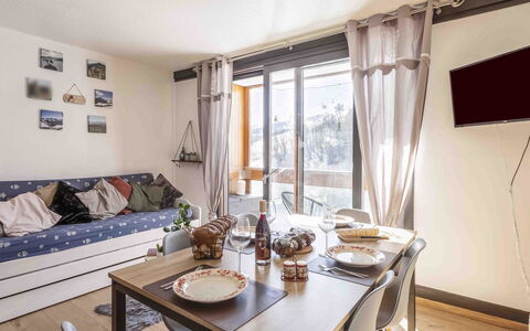 Accommodation:&nbsp;Vostok Zodiaque 800.91