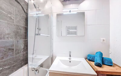 Accommodation:&nbsp;Vostok Zodiaque 800.56