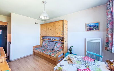 Accommodation:&nbsp;Vostok Zodiaque 800.27
